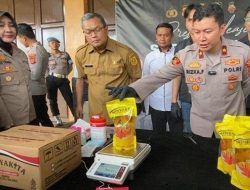 Polisi gerebek gudang pembuat minyak goreng merek MinyaKita palsu di Bogor  