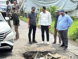 Bupati Sidoarjo Sidak jembatan ambles di Banjarsari