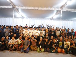 Ratusan komunitas motor ikuti acara ngabuburit di kediaman Bupati Jombang