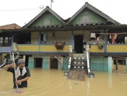 Dua Desa di Benakat Muara Enim diterjang banjir, tinggian capai 1 meter