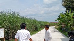 Pembanguan_jalan_rabat_beton_di_desa_Menganto_Jombng