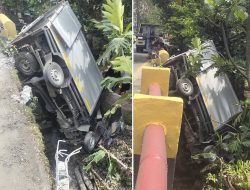 Pikap Muatan Susu Terjun ke Sungai Seusai Hantam Lobang Jalan di Jombang