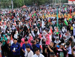 Ratusan Massa Gelar Aksi Bela Palestina di Kedubes AS