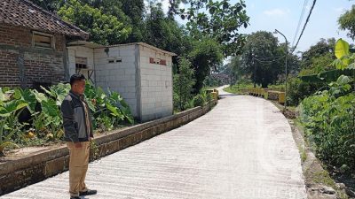 Pemdes Mojodanu Jombang Bangun Jalan Rabat Beton di Dua Dusun