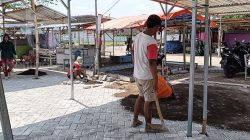 pembangunan-paving-di-area-BUMDes-di-Jombang