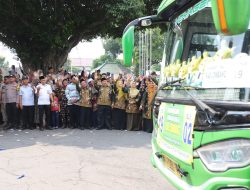 Bupati Jombang Lepas Keberangkatan 1.037 Jemaah Haji Kloter 18 dan 19