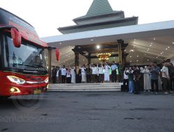 Pemberangkatan 76 Jemaah Haji Kloter 46 di Pendopo Kabupaten Jombang