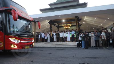 Pemberangkatan 76 Jemaah Haji Kloter 46 di Pendopo Kabupaten Jombang