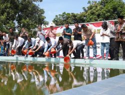 Polres Jombang dan Pemkab Tebar Benih 10 Ribu Ikan Nila di Kolam Mojokrapak