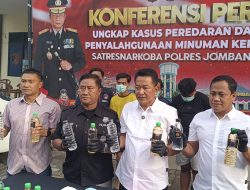 Polisi Gagalkan Peredaran 1300 Botol Miras Dari Bali ke Jombang