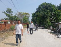Dana Desa : Pemdes Pojokrejo Jombang Bangun Jalan Rabat Beton dan Pagar TPU