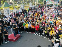 Pemkab Jombang Gelar Jalan Sehat Memperingati Hari Koperasi ke-78