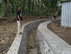 Pemdes Made Jombang Bangun Musholla Dan TPT dari BKK