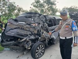 Truk Vs Avanza di Tol Jombang, 1 Korban Luka Berat