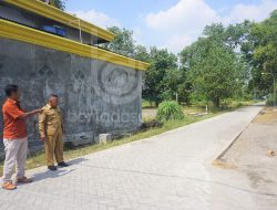 Pemdes Janti Jombang Bangun Jalan Paving, Saluran Irigasi dan TPT dari Dana Desa dan BKK 2025