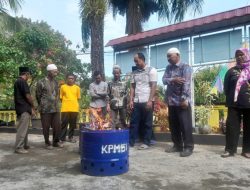 Mahasiswa KPM UNSIQ Kenalkan Alat Sampah Minim Asap di Desa Panerusan