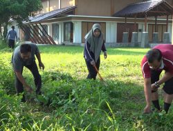 Disdikbud Jombang Gelar Kerja Bakti Peringati World Cleanup Day Indonesia 2025