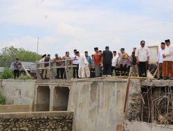 Bupati Jombang Tinjau Jalan Amblas di Desa Asemgede, Pastikan Perbaikan Segera Dilakukan