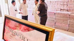 Kejagung-Serahkan-Uang-Korupsi-CPO-Rp13 Triliun (2)