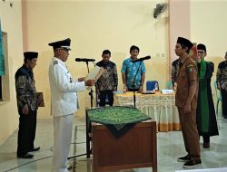 Kades Dapurkejambon Jombang Resmi Lantik Kaur TU dan Umum