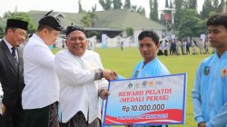 Penyerahan-Bonus-Prestasi-Porprov-2025-di-Jombang (4)