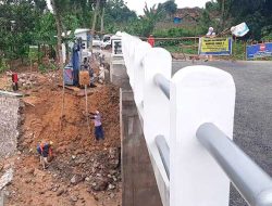 Baru Dua Minggu Dibangun Jembatan Rp1,8 Miliar di Pati Ambrol