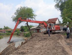 Antisipasi Banjir, Dinas PUPR Jombang Normalisasi Sungi Apur di Watudakon