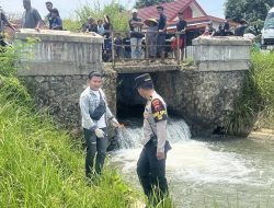 Mayat Pria Lansia Ditemukan Mengambang di Sungai Ponolawen Pekalongan