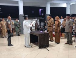 Kades Gondek Jombang Lantik Dua Perangkat Desa