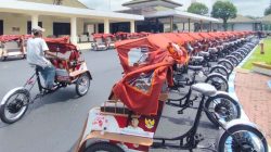 penyerahan-bantuan-100-becak-lisrik-di-jombang (2)