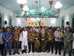 Jaga Kondusifitas Jombang, Bupati Warsubi Kunjungi Gereja dan Pos Nataru