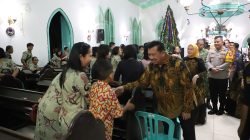 Bupati-Jombang-Warsubi-Kunjungi-Gereja-dan-Pos_Nataru