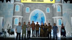 Bupati_Jombang_Warsubi_Kunjungi_Gereja_dan_Pos_Nataru