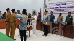 Kades-Rejosopinggir-Jombang-saat-melantik-dua-orang-perangkat-desa