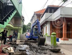 Kurangi Resiko Banjir, Dinas Perkim Jombang Normalisasi Drainase di Kawasan Ponpes Tambakberas