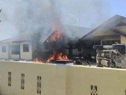 Polsek Batang Gadis Ludes Dibakar Massa, Diduga Akibat Lepas Bandar Narkoba