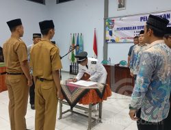 Kades Rejosopinggir Jombang Lantik Dua Perangkat Desa