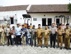 Bupati Jombang Serahkan 4 Unit Traktor Bantuan Dari Kementan Pada Petani