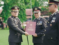 Kapolres Jombang Pimpin Upacara Penganugerahan Tanda Kehormatan Satyalancana Pengabdian Bagi Personel Polri