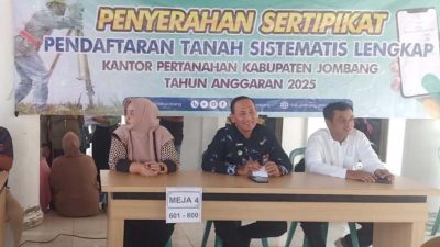 Pembangian Sertifikat PTSL di Desa Banjardowo, Kades : Semoga Cegah Sengketa Tanah di Masa Depan