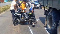 Nyalip di Jalan Bergelombang, Bapak dan Anak Tewas Terlindas Truk di Jombang