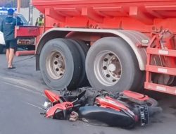 Pemotor Wanita Tewas Terlindas Truk Tangki di Embong Miring Denanyar Jombang
