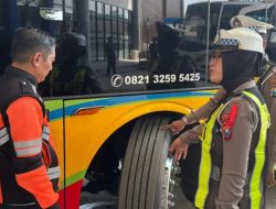 Pastikan Aman, Satlantas Sumenep Ramp Check Bus di Terminal Arya Wiraja