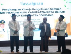 Berkah Penghargaan Nasional Kenerja Pengelolaan Sampah : Bupati Jombang Hadiahkan 5 Umroh Gratis Untuk Pasukan Kebersihan