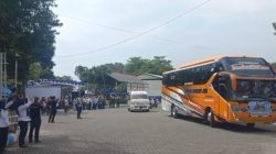 pelepasan-pesarta-arus_balik_Lebaran_di_terminal_Kepuhsari_Jombang