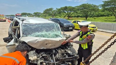 Xpander Tabrak Bus Sedang Mogok di Tol Batang, 2 Tewas