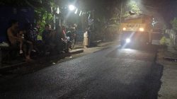 pembangunan-jalan-hotmix-di-desa-gumulan-jombang-jatim