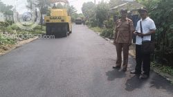 pembangunan-jalan-hotmix-di-desa-jatiduwur-jombang