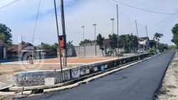 pembangunan-jalan-hotmix-di-desa-watudagon-jombang-jatim