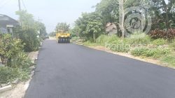 pembangunan_jalan-hotmix-di-desa-jatiduwur-jombang